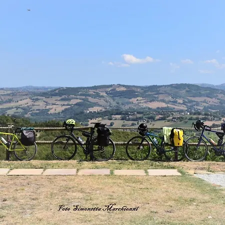 Agriturismo Terre Di Κατάλυμα σε φάρμα Serrapetrona
